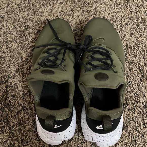 Nike shoes - Picture 8 of 12